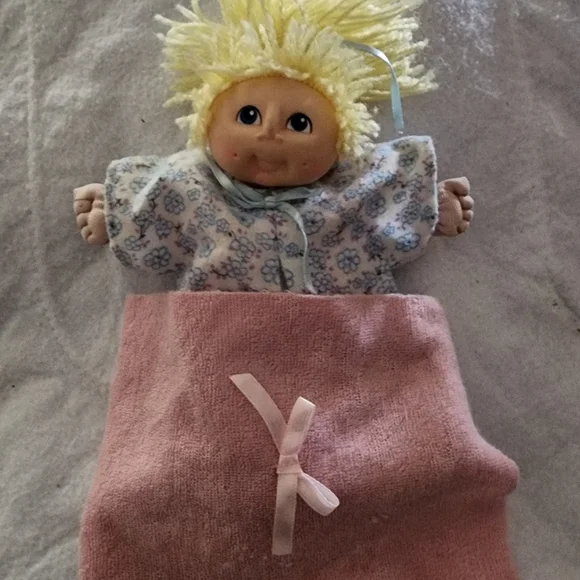 Mini size Cabbage patch doll - Picture 3 of 3